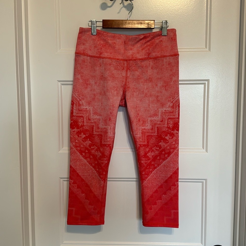 ALO Yoga Airbrush Poppy Casbah Gym Athletic Workout Capri Legging Midi Small